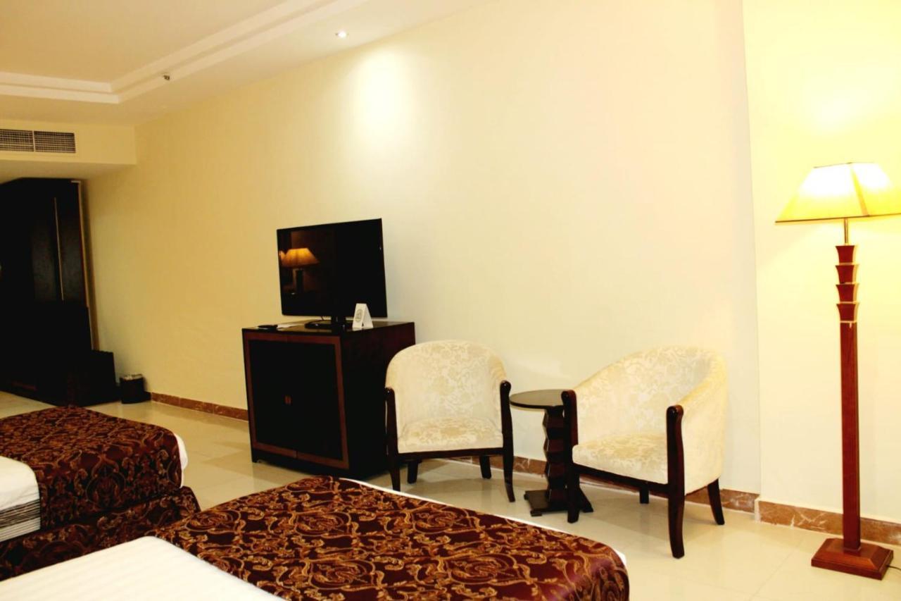 Tourist Hotel Doha Exteriör bild