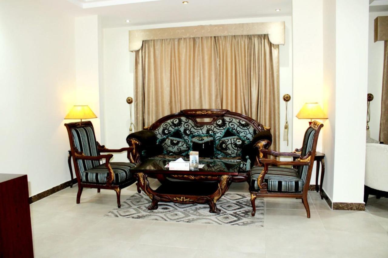 Tourist Hotel Doha Exteriör bild