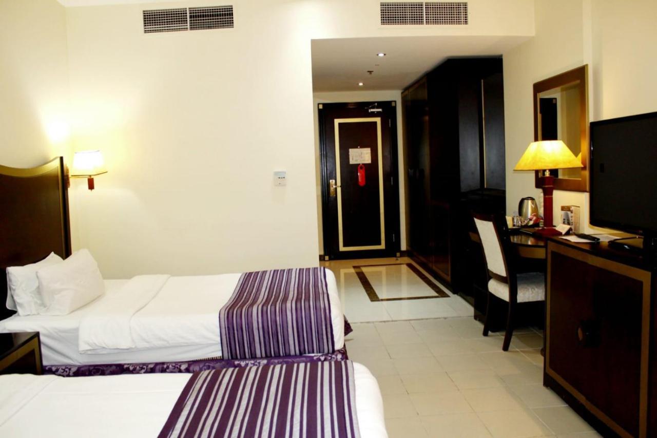 Tourist Hotel Doha Exteriör bild