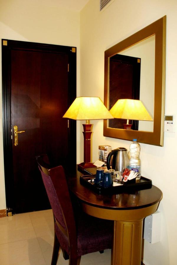 Tourist Hotel Doha Exteriör bild