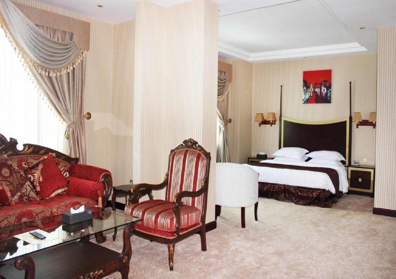 Tourist Hotel Doha Exteriör bild