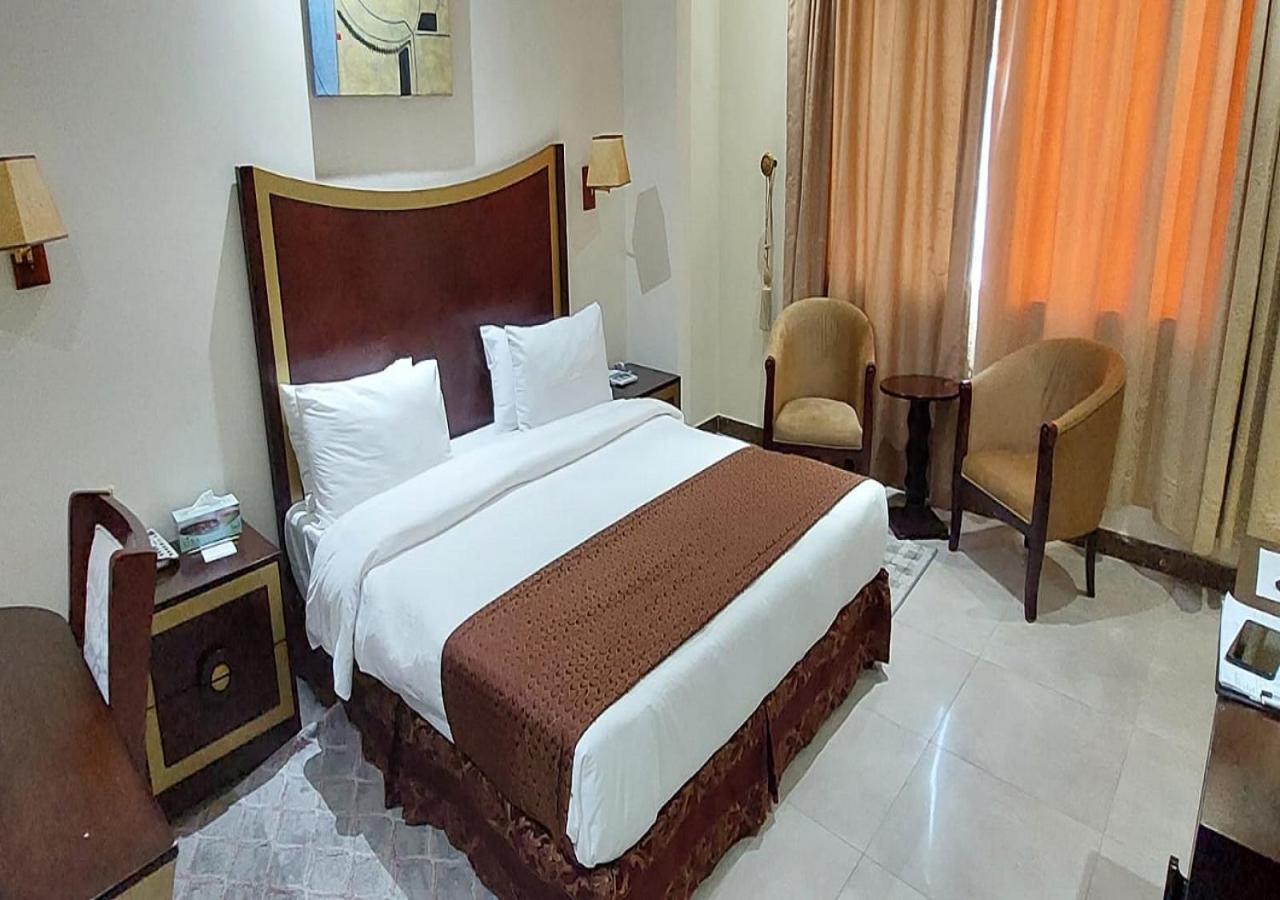 Tourist Hotel Doha Exteriör bild