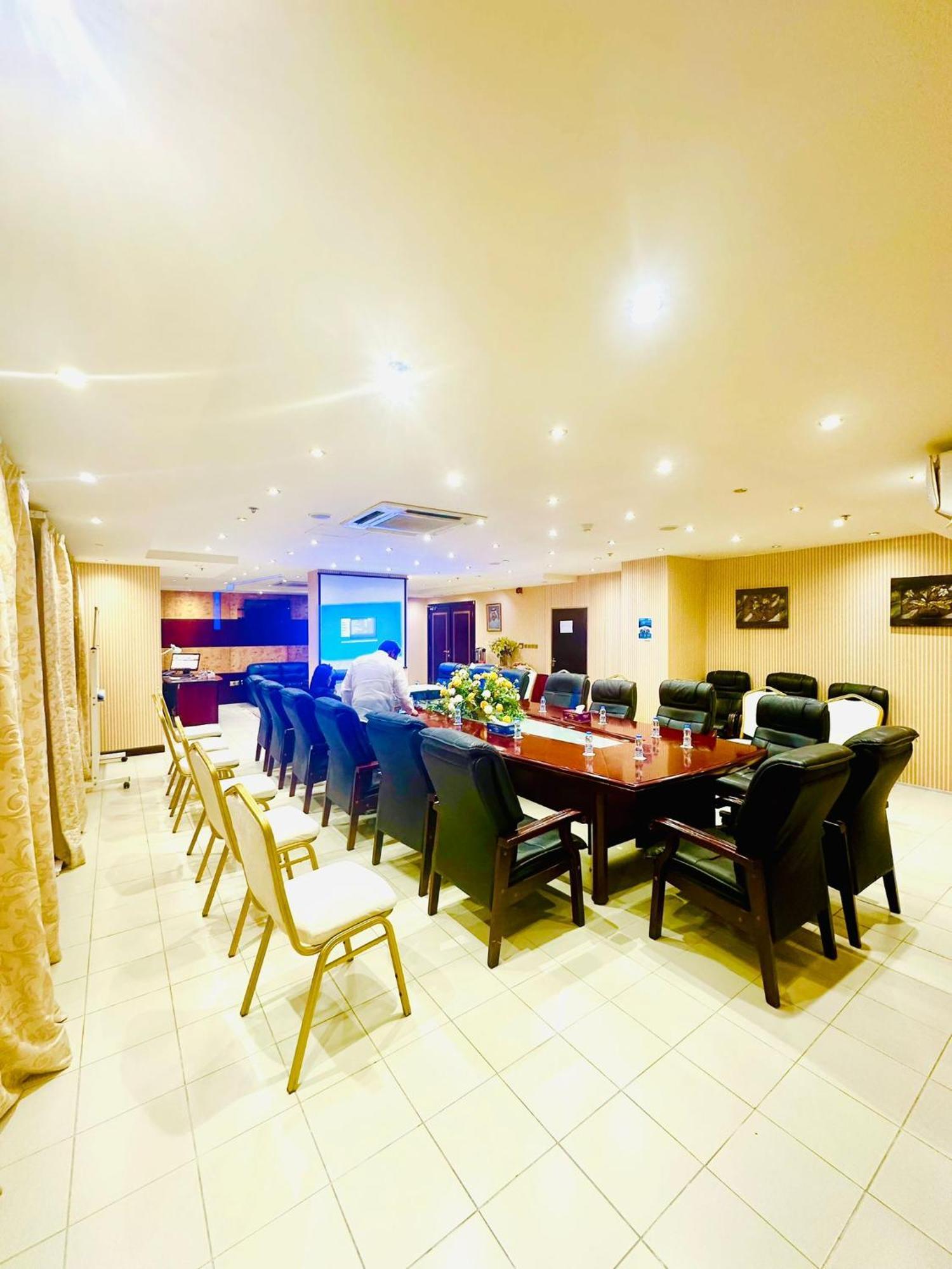 Tourist Hotel Doha Exteriör bild