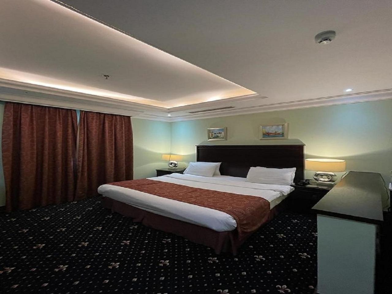 Tourist Hotel Doha Exteriör bild