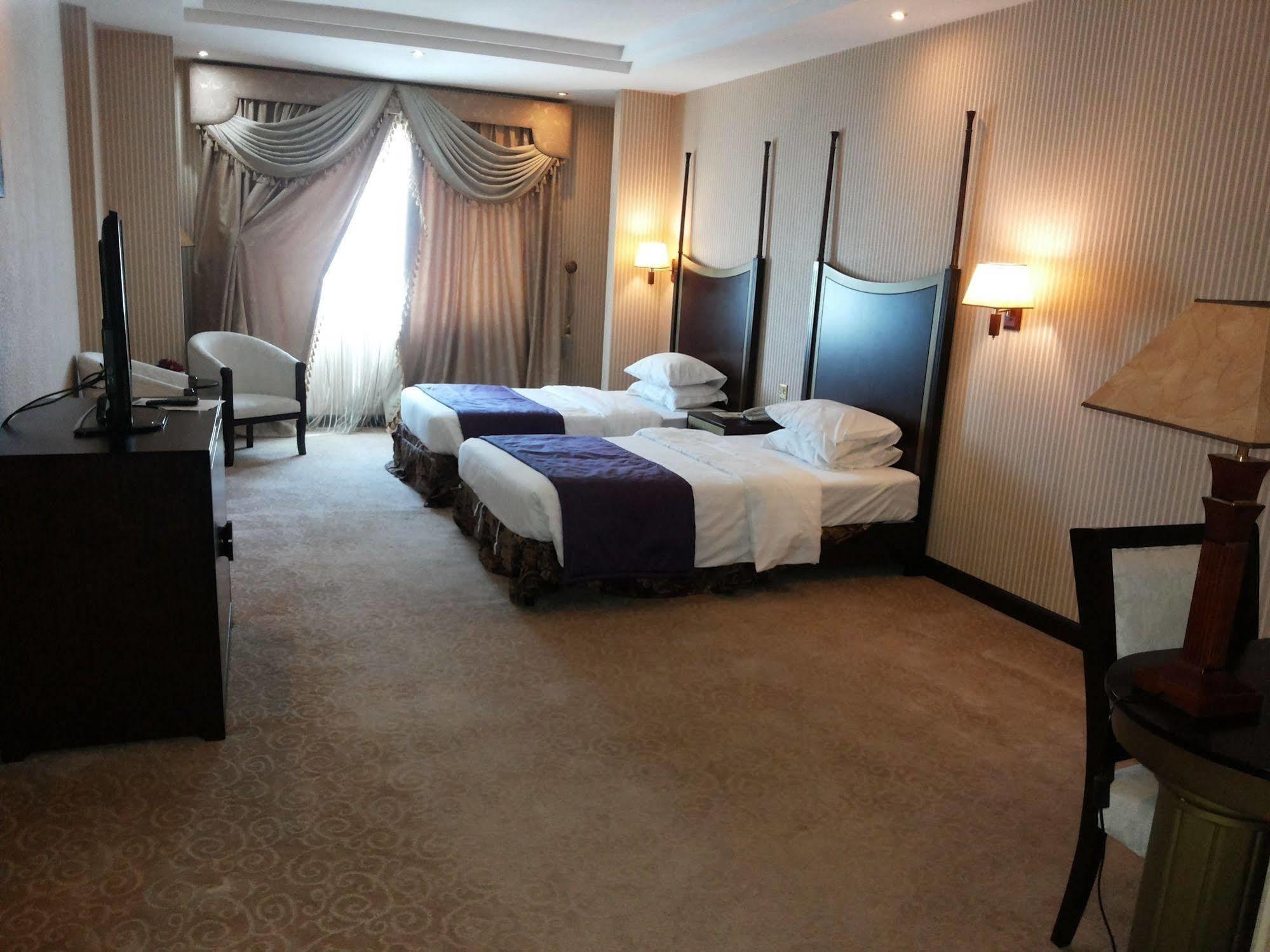 Tourist Hotel Doha Exteriör bild
